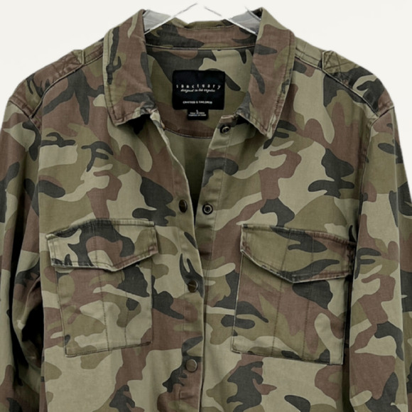 Sanctuary Green Camouflage Snap Front Raw Hem Jacket Shacket Size Large - Picture 2 of 10